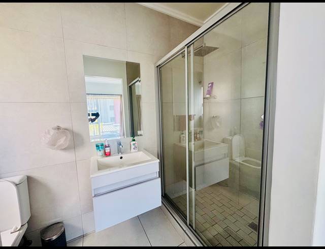 2 BEDROOM FLAT FOR SALE IN MAROELADAL